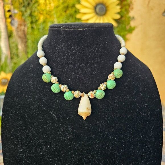 Vintage Mid-Century 1950's Shell Pendant Necklace with Green and Cream Beads - Picture 2 of 4